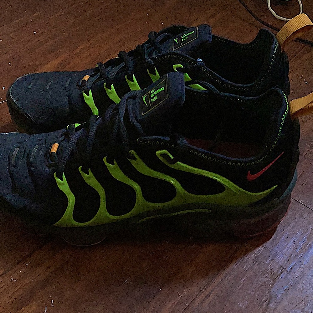 These are some Vapor maxes that only been worn 2 or 3 times very brand new